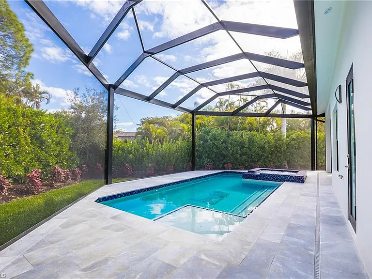 231 Legacy Ct — Photo 3