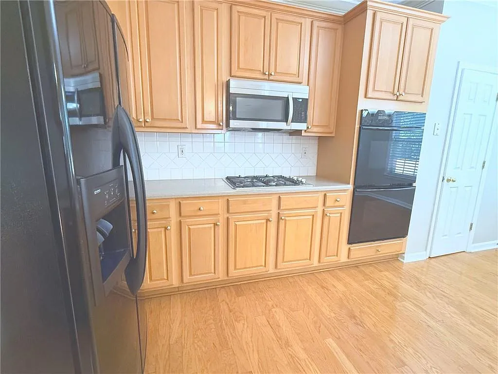 4 bed, 2.5 bath, 2514 sqft, $3,100 — Photo 4