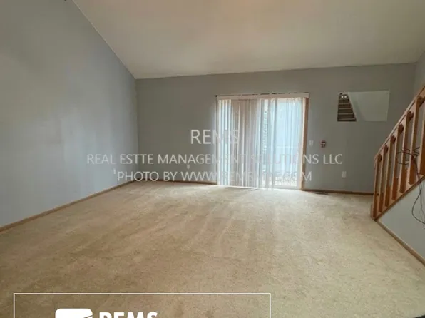 33A Grand Canyon Dr APT 209, Baraboo, WI 53913