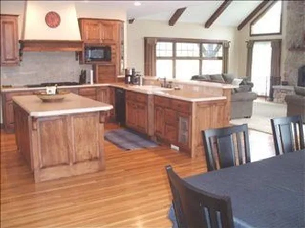 15504 E 2550 North Rd, Hudson, IL 61748