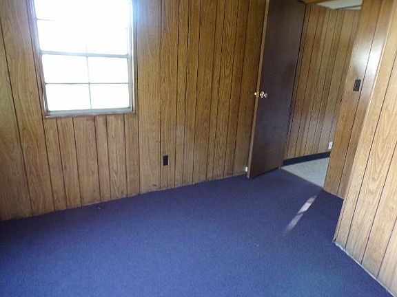 5th image of 553 Hazel Dr