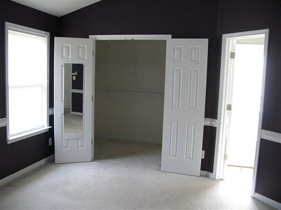 4th image of 2000 Meadow Dr