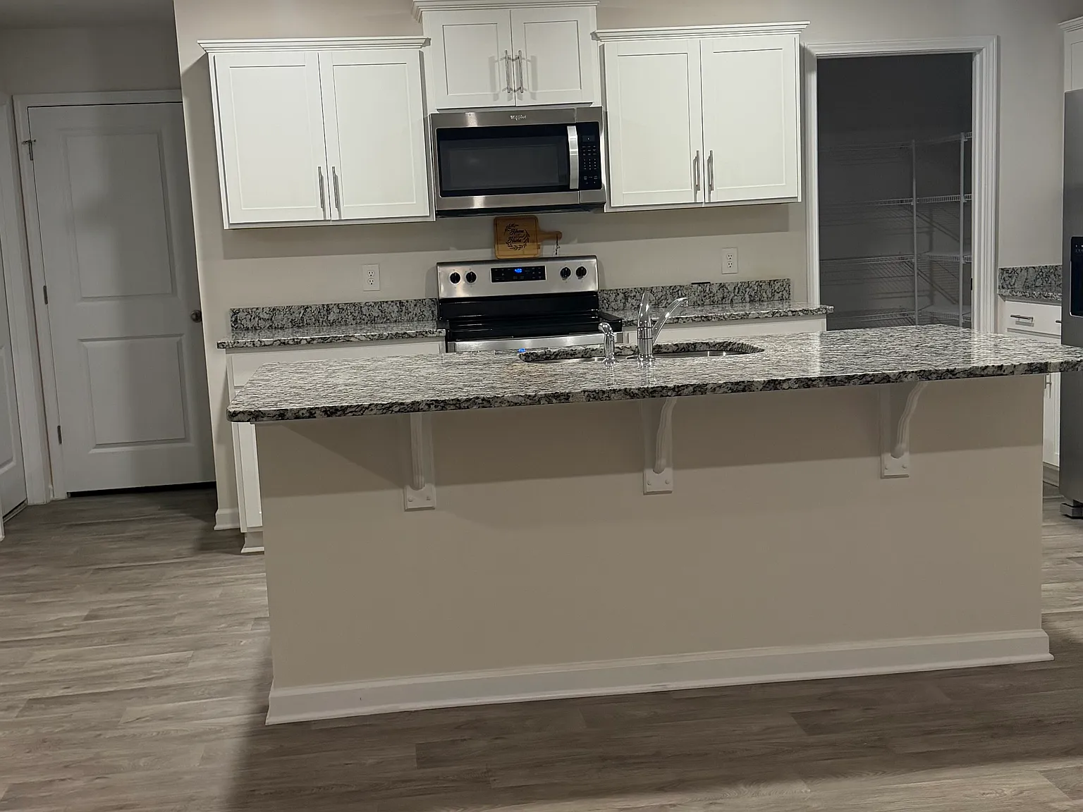 5 bed, 2368 sqft, $2,400 — Photo 3