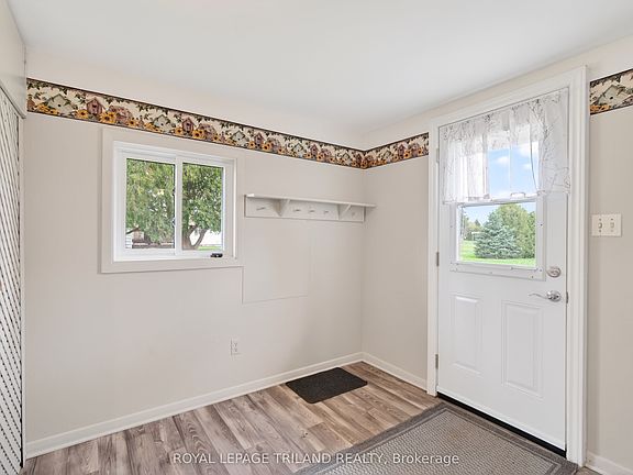 5th image of 64 Wellington Ave