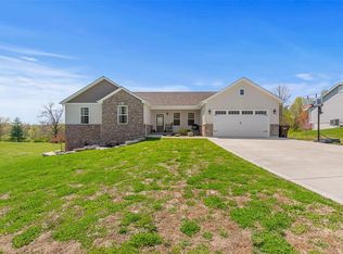 107 Locke Ln, Elsberry, MO 63343