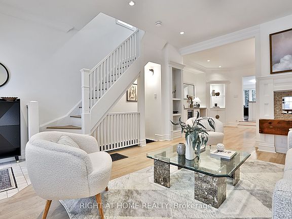 3rd image of 135 Parkmount Rd