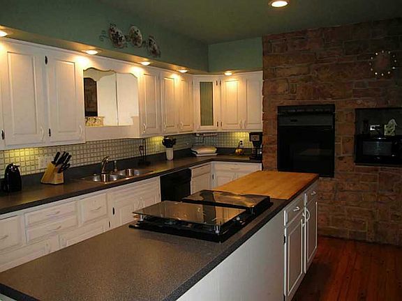 2nd image of 215 Fox Hollow Dr