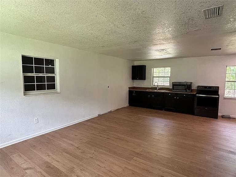 205 S Chandler Ave — Photo 4