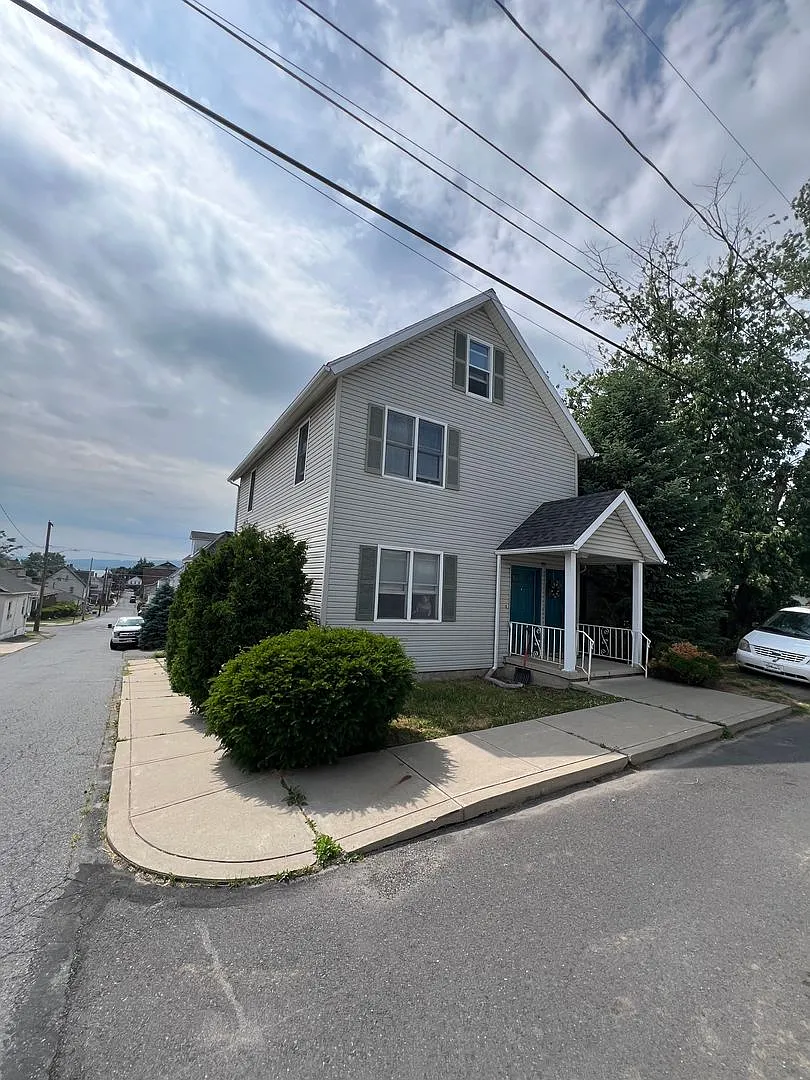 301 East Elm Street — Photo 2