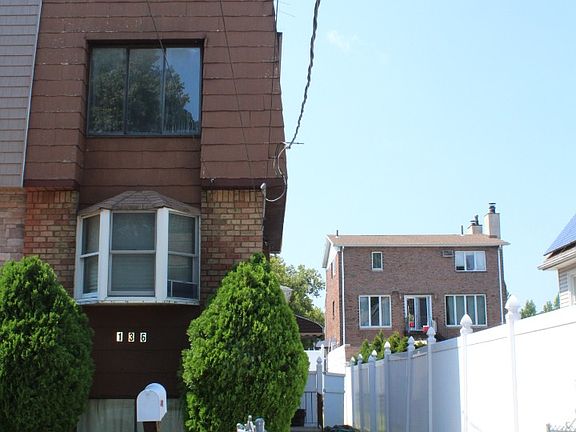 4th image of 136 Ontario Ave