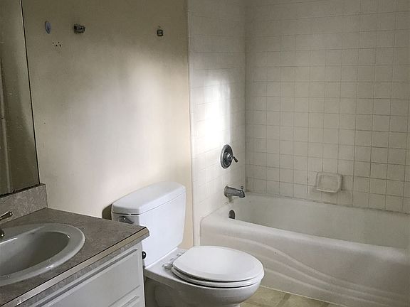 5th image of 419 E Virginia St