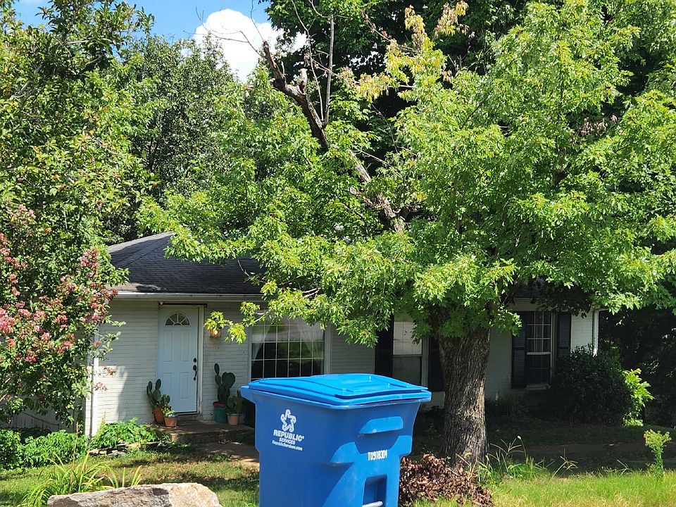 2nd image of 214 Bonnabrook Dr