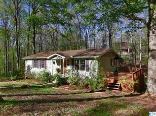 200 Cranbrook Dr, New Market, AL 35761