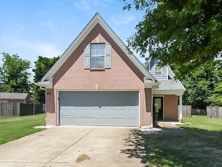 10678 Pecan Meadow Dr N — Photo 1
