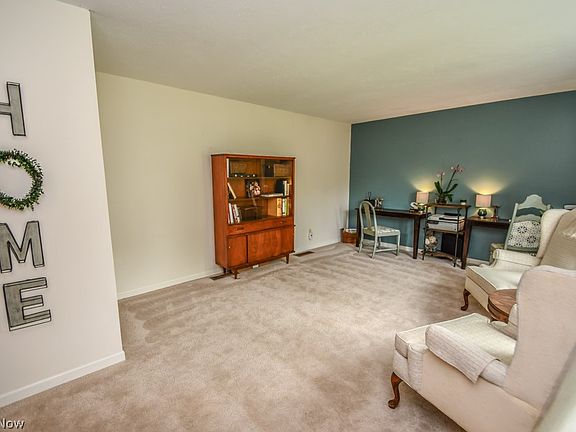 3rd image of 22304 Lorraine Dr