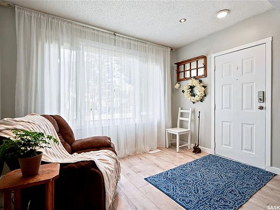 3rd image of 2209 QUEEN STREET