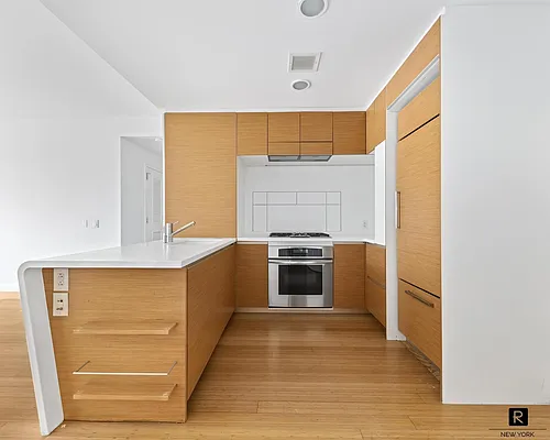 Sold by R New York | media 2