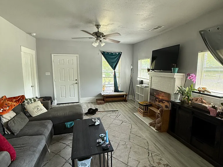 703 A St NE — Photo 4