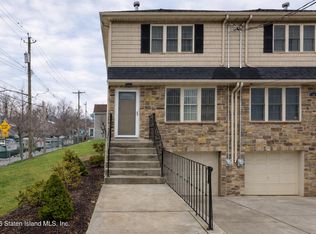 40 White St, Staten Island, NY 10305
