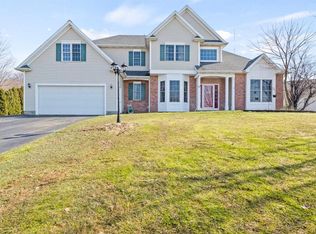 18 Hawkes Trl, Webster, NY 14580