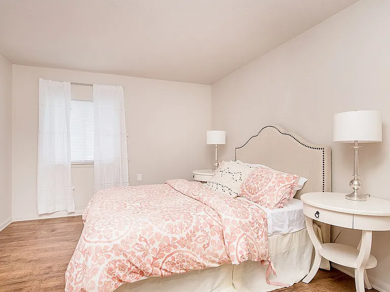 University Crossing Apartments and Townhomes — Photo 5