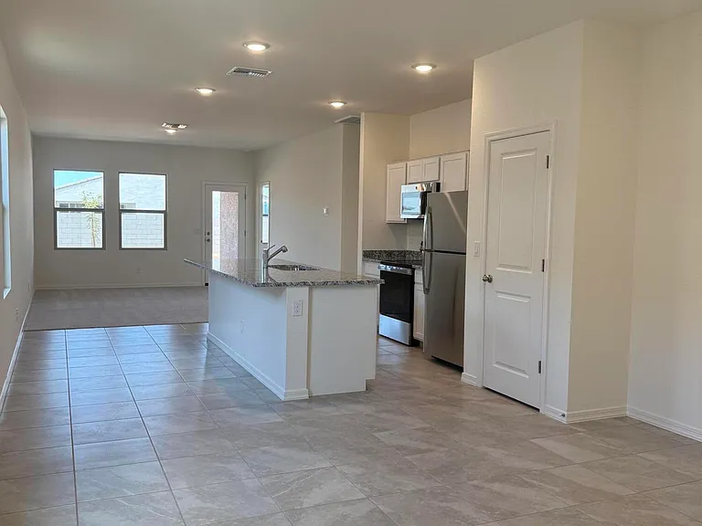 2370 E Steer Dr — Photo 11