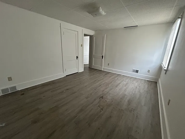 19 Singer Ave — Photo 9