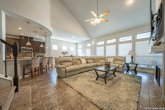 8923 Monument Parke — Photo 14