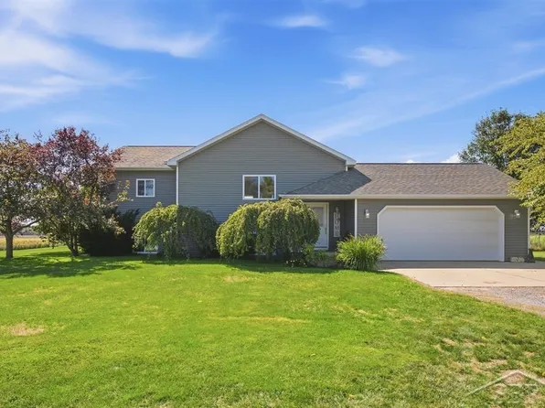 322 E Baker Rd, Hope, MI 48628