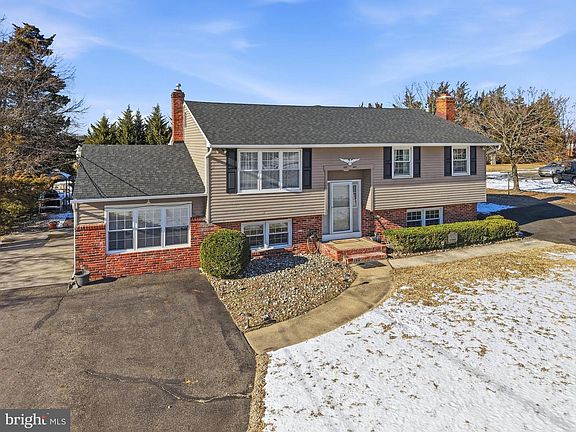 3rd image of 55 Plymouth Rd