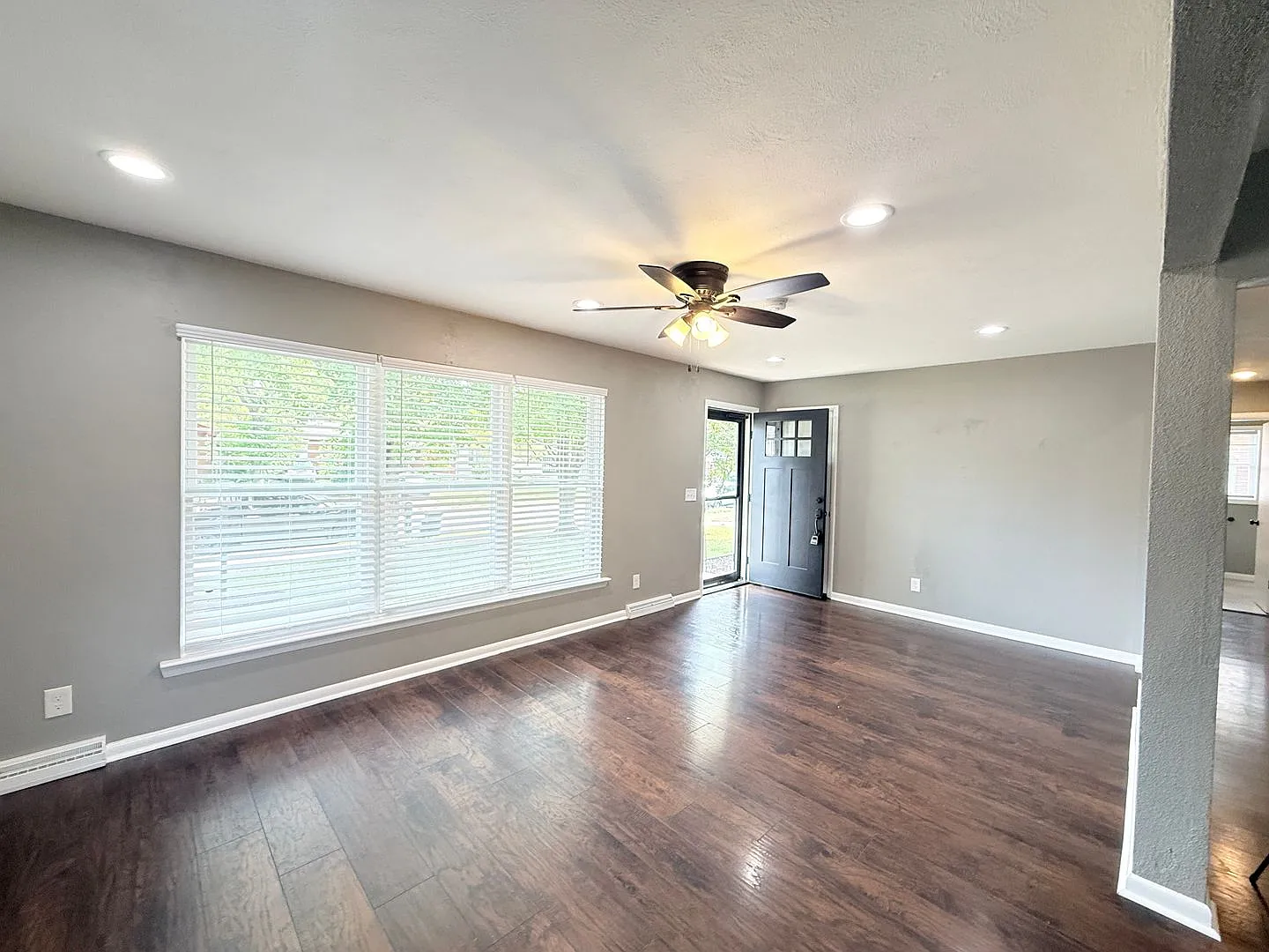 Beautiful 4 bed, 2.5 bath home — Photo 2