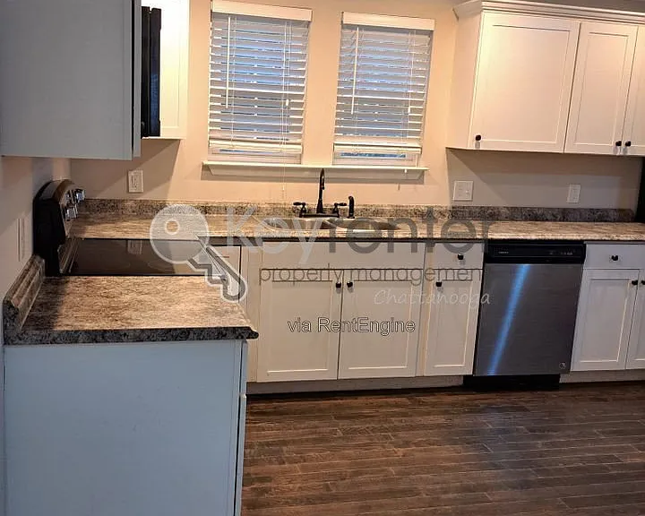 3583 Crompton St — Photo 5