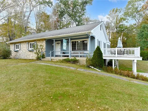 90 Abbey Road, East Hampton, CT 06424