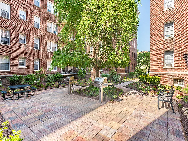 Courtyard with grilling area