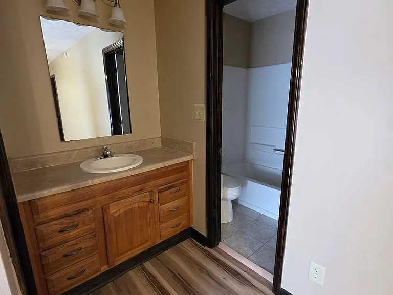513 Roundtree Dr — Photo 15