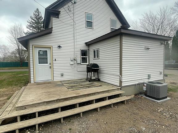 4th image of 675 4th St SE