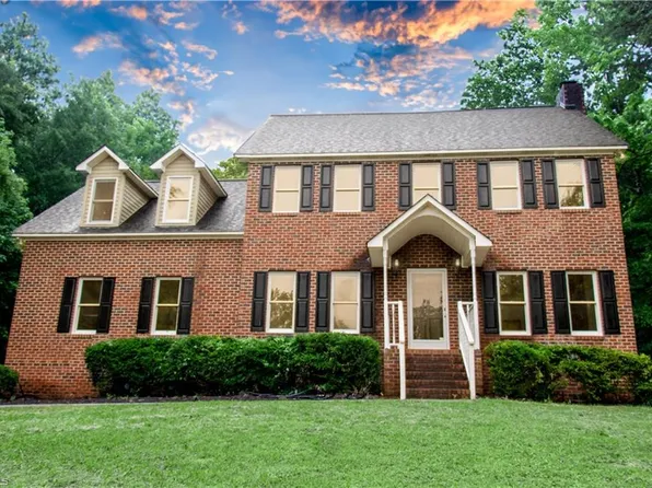 4720 Oakview Dr, Trinity, NC 27370