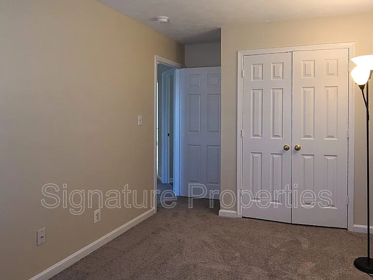 106 Regina Ln — Photo 21