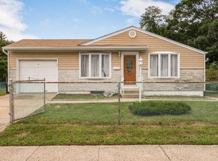 115 Sherbrooke Rd, West Babylon, NY 11704