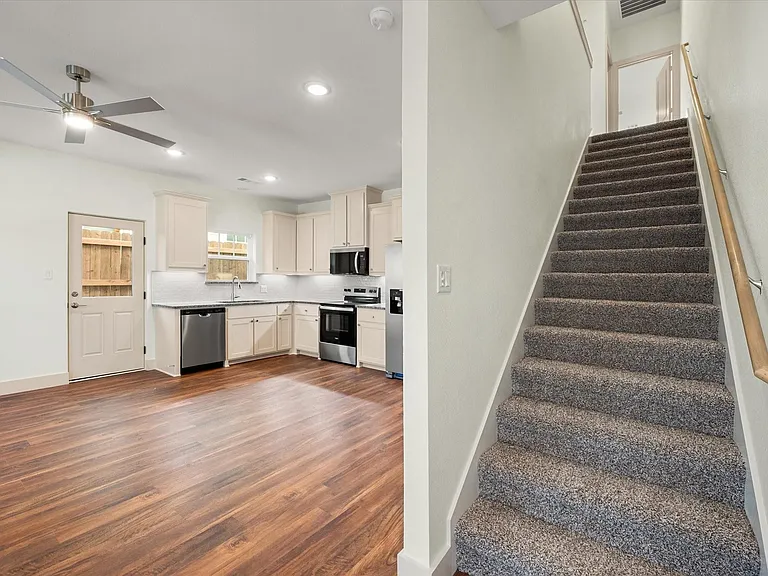 504 E Kimball St #1 — Photo 3