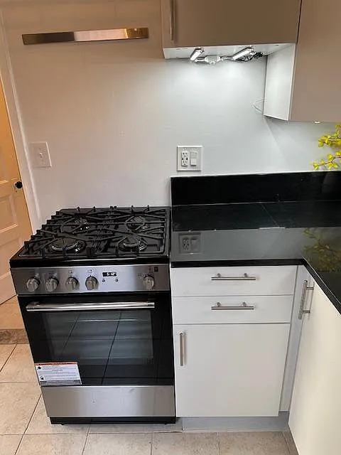 Studio, 400 sqft, $1,245 — Photo 2