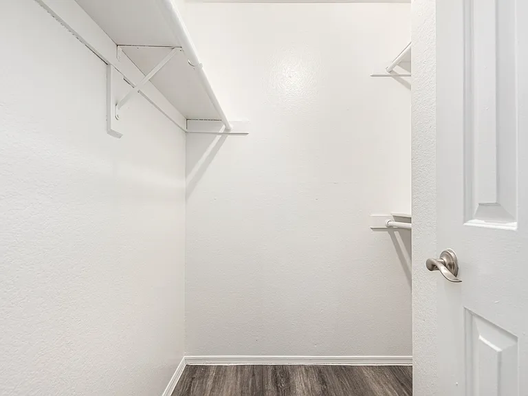 Goldcrest Apartments — Photo 25