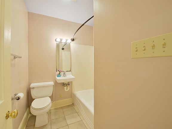 5th image of 722 Saint Louis St