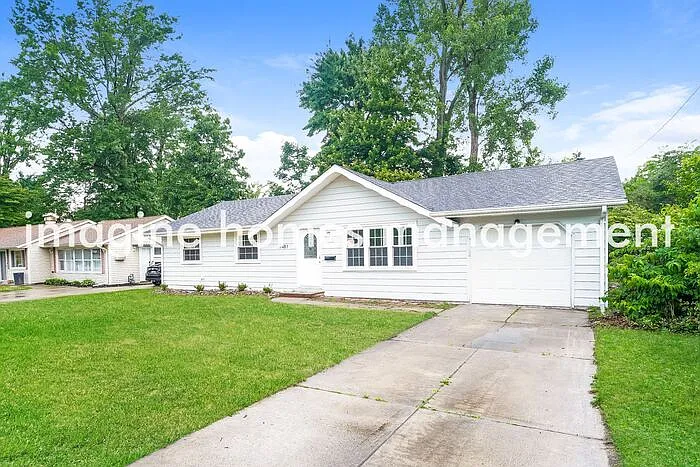 3 bed, 1.5 bath, 1484 sqft, $2,040 — Photo 2