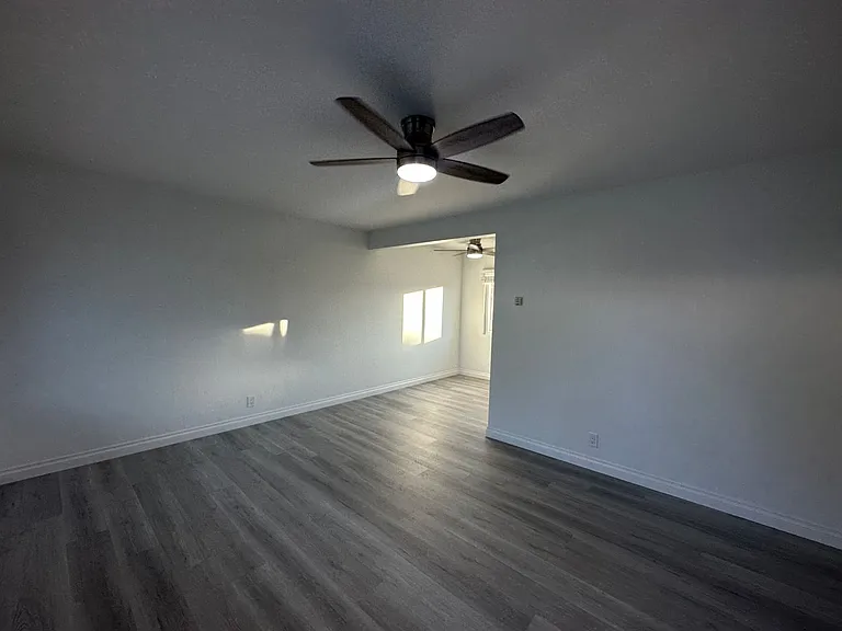 Villa Park Estates Apartments — Photo 17