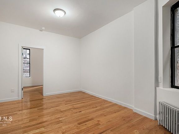 4th image of 320 W 49th St #4RW1
