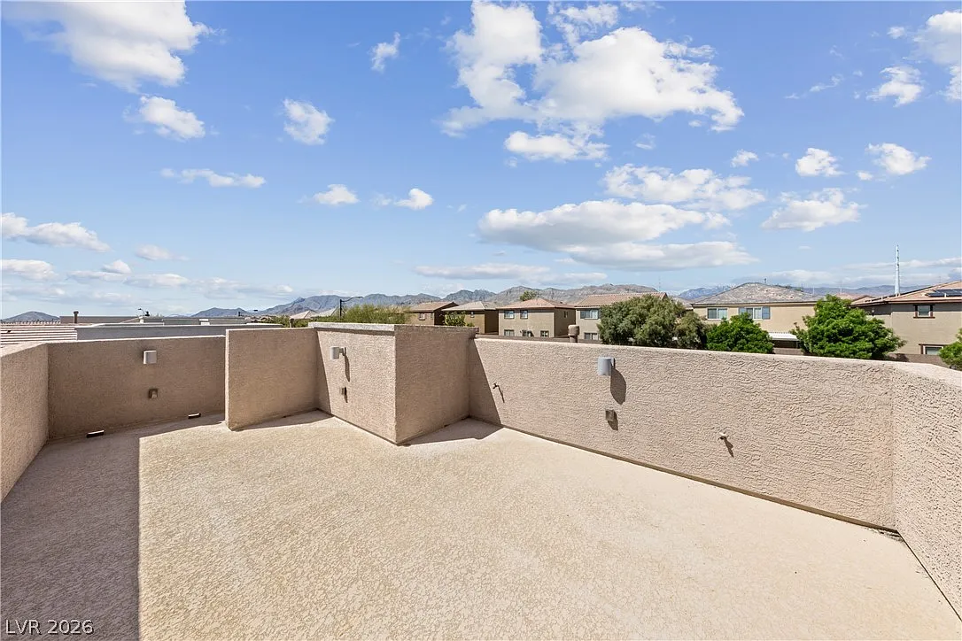 4 bed, 3.5 bath, 2471 sqft, $2,850 — Photo 4