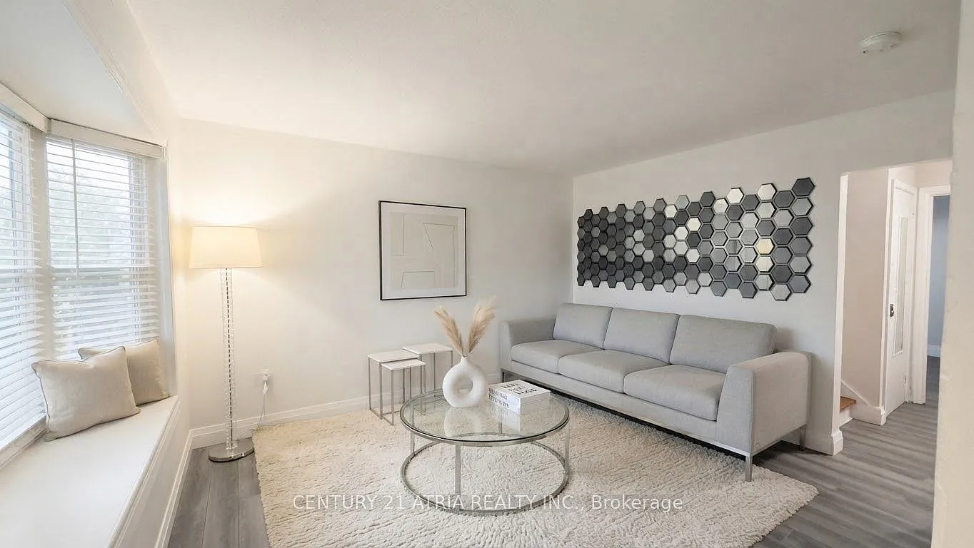 4 bed, $3,000 — Photo 1