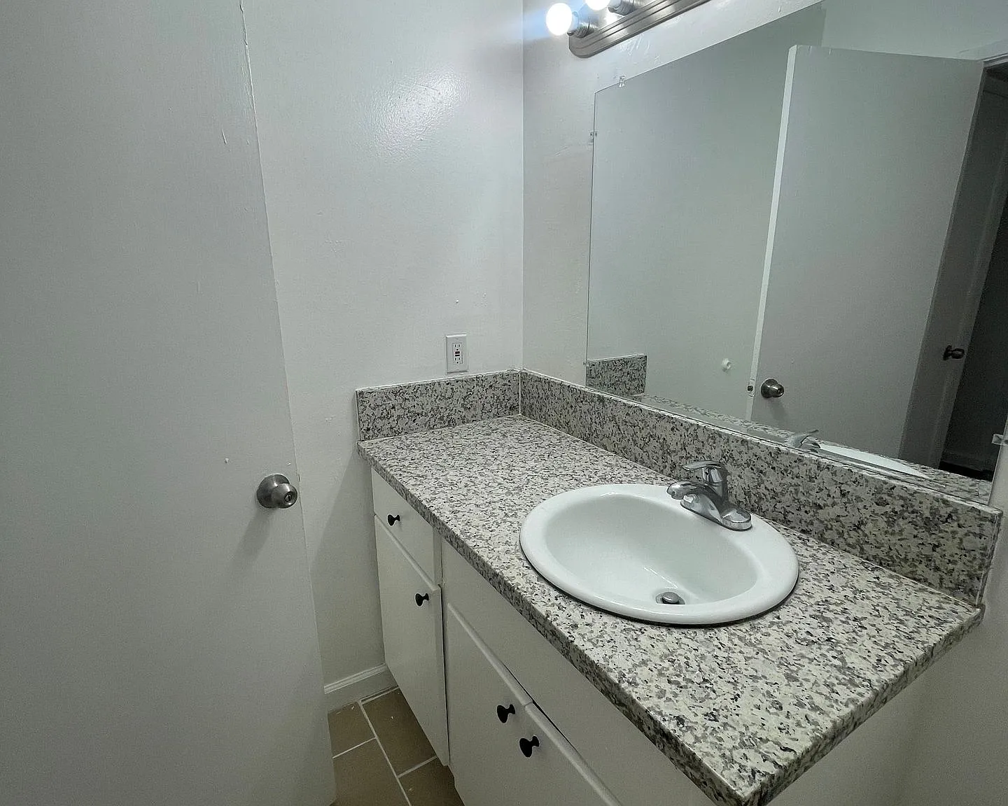 Hillside Apartments — Photo 2