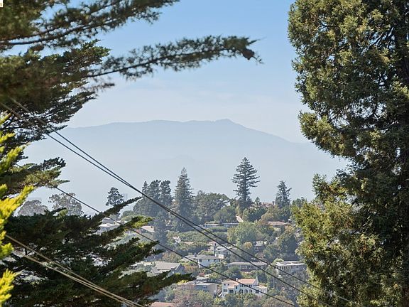 3rd image of 5649 Castle Dr
